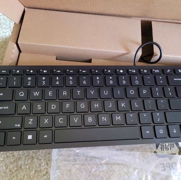 Keyboard - Picture 3 of 12